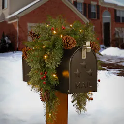 Colonial Pre-Lit Mailbox Swag