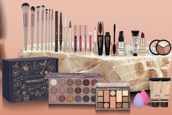 Highly Rated All-in-One Makeup Kit, Just $17.99 on Amazon (Reg. $34)