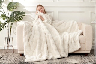 Faux Fur Textured Throw Blanket B0DMCPGFYY