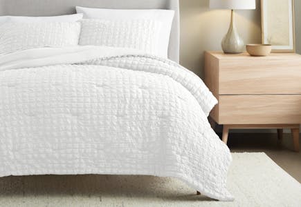 Linens & Hutch Comforter Set