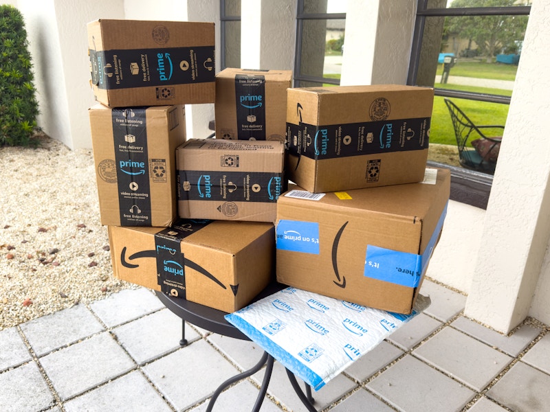 amazon-prime-boxes-delivery-packages-porch-front-door-kcl-lp-21