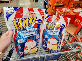 strawberry shortcake pretzels