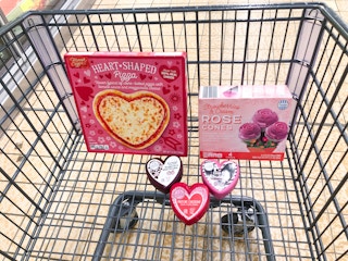 aldi valentines day dinner feb 2023 1675270337 1675270337