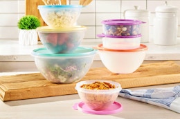 a 14-piece Tupperware set