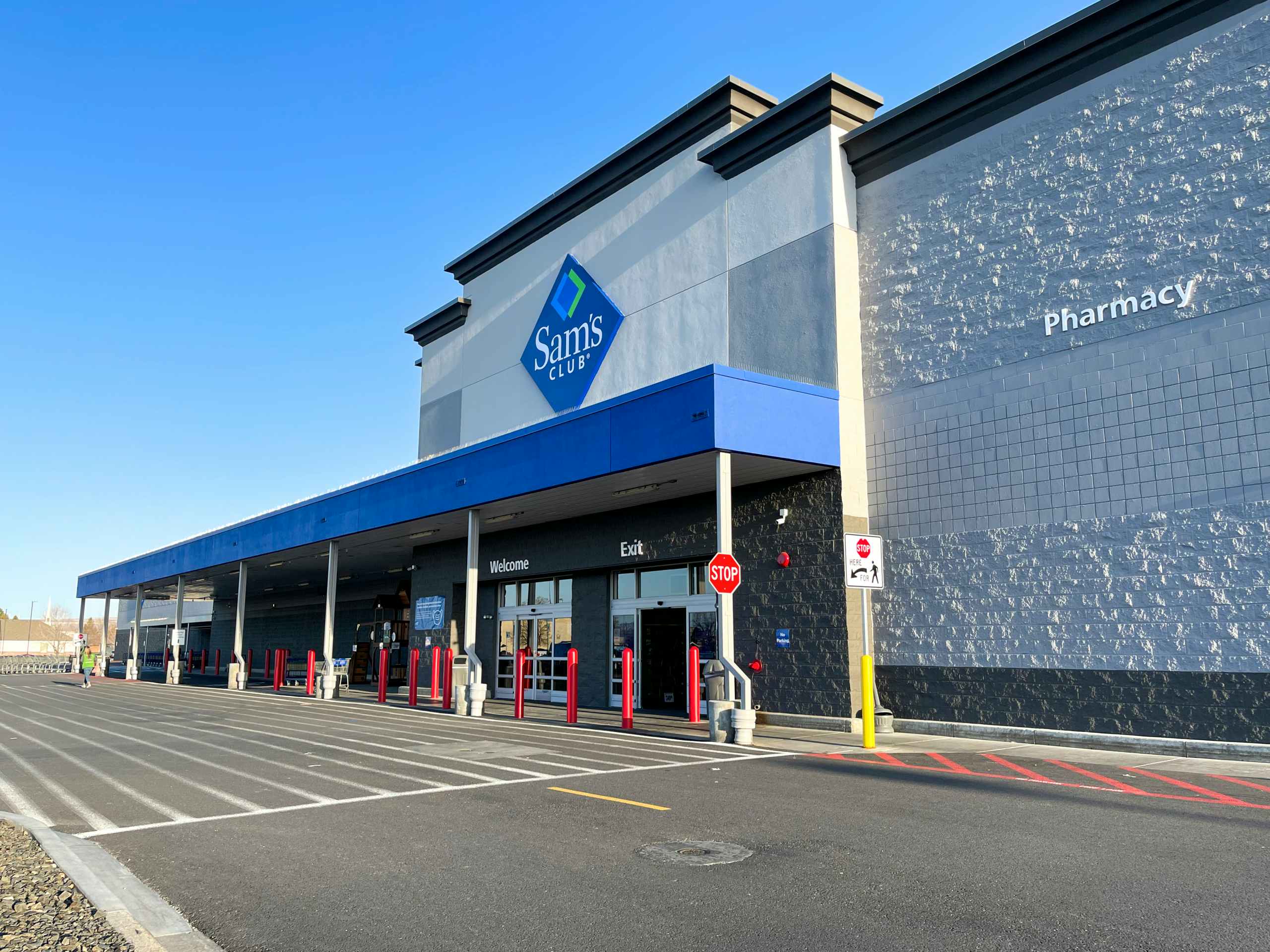 sams-club-store-front-2021-01