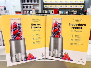 two bella blenders next to each other