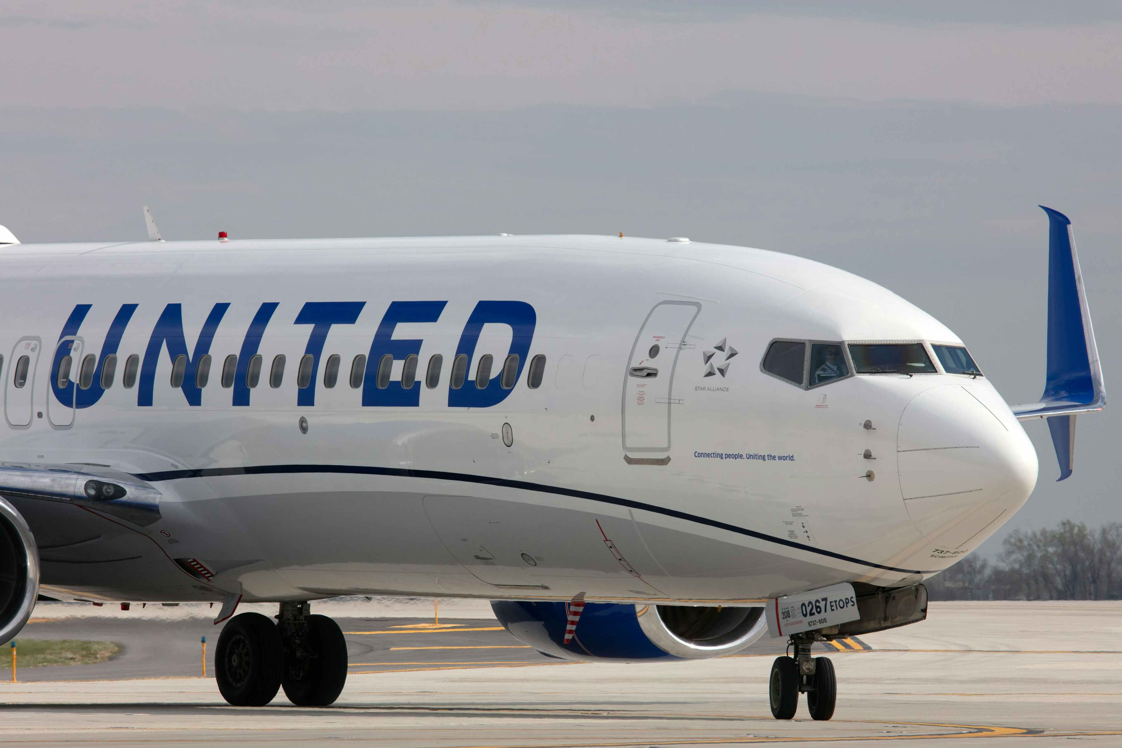 united-airlines-close-up-airplane-2021-official