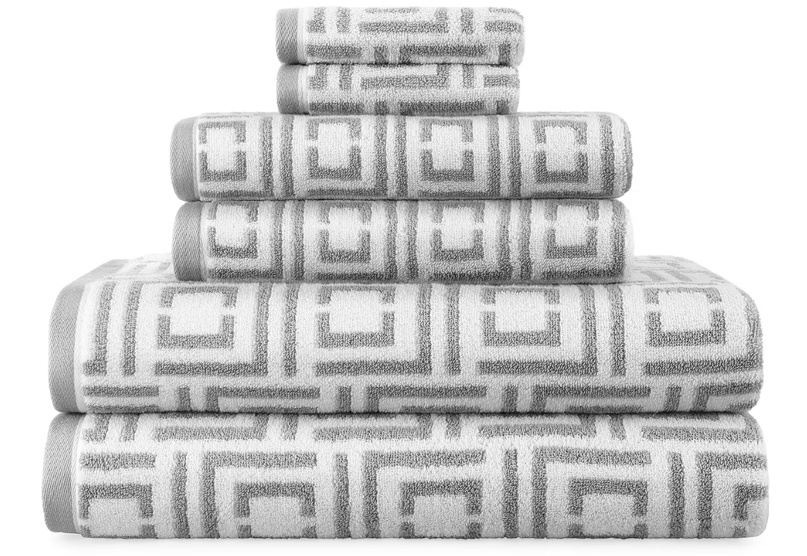 Liz Claiborne Plush Logo Bath Towel