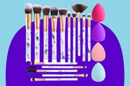 Makeup Brushes DUAIU 15PCs Marble Makeup Brush Set on a blue background.