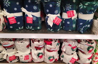 kroger-holiday-home-throw-sv