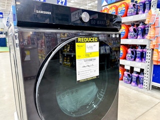 A lowe's scratch and dent appliance on display: a Samsung washer reduced to $499