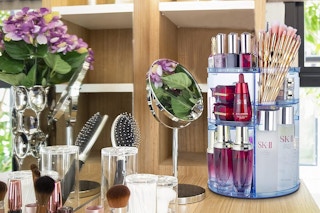 makeup-carousel-amazon