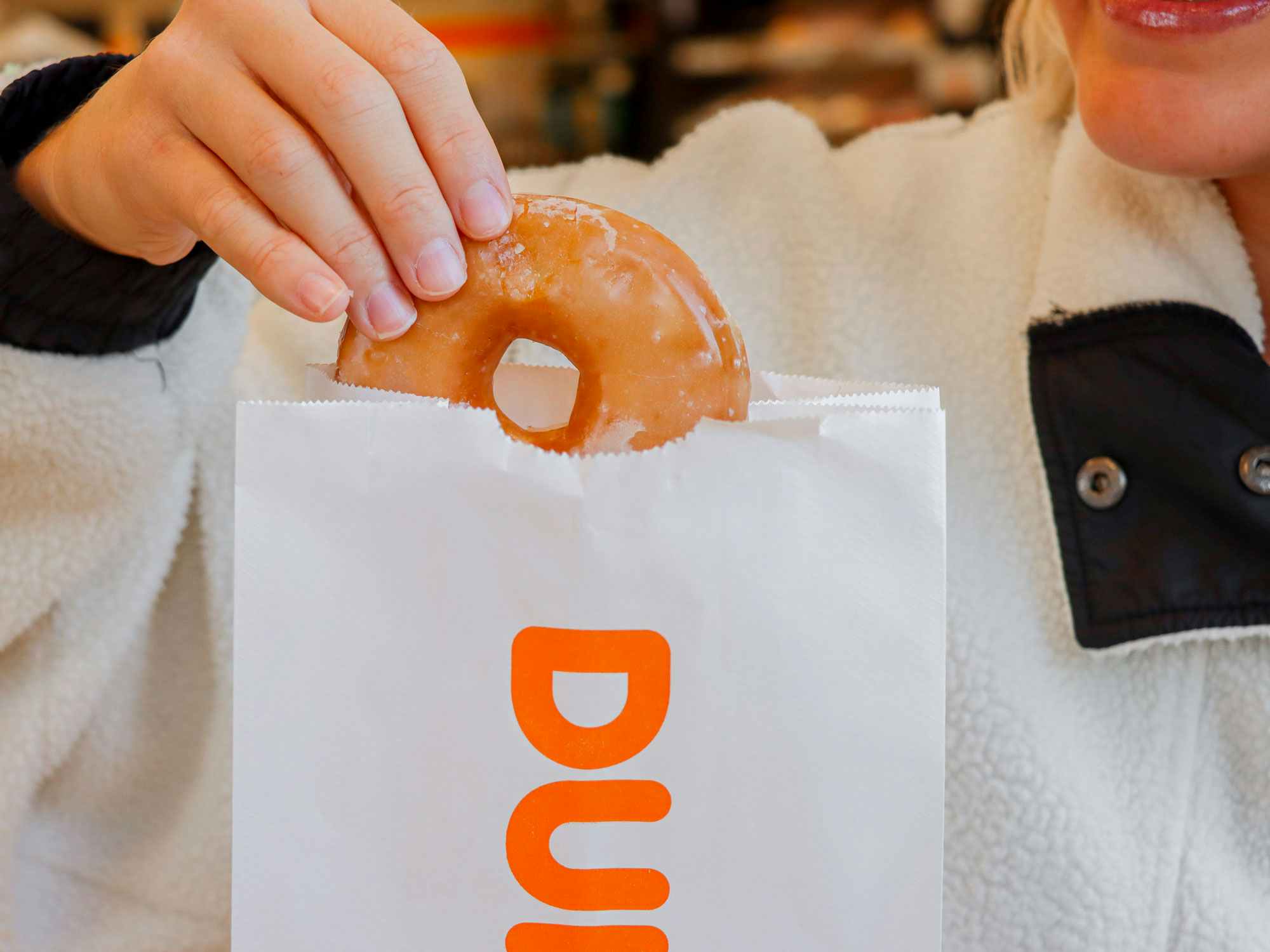 dunkin-donuts-donut-bag-model-hand-kcl
