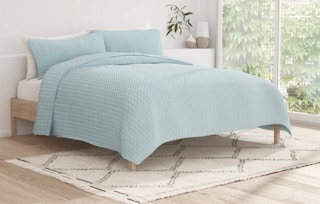 linens-and-hutch-quilt-sets-2022-1