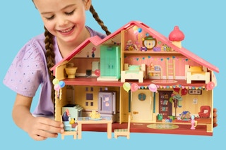 child playing with a Bluey Celebration Home