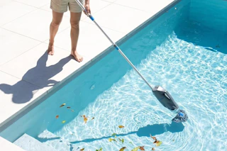 Cordless Handheld Pool Vacuum 2
