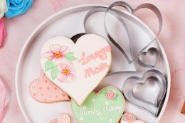 Heart-Shaped 5-Piece Cookie Cutter Set, Just $3 on Amazon card image