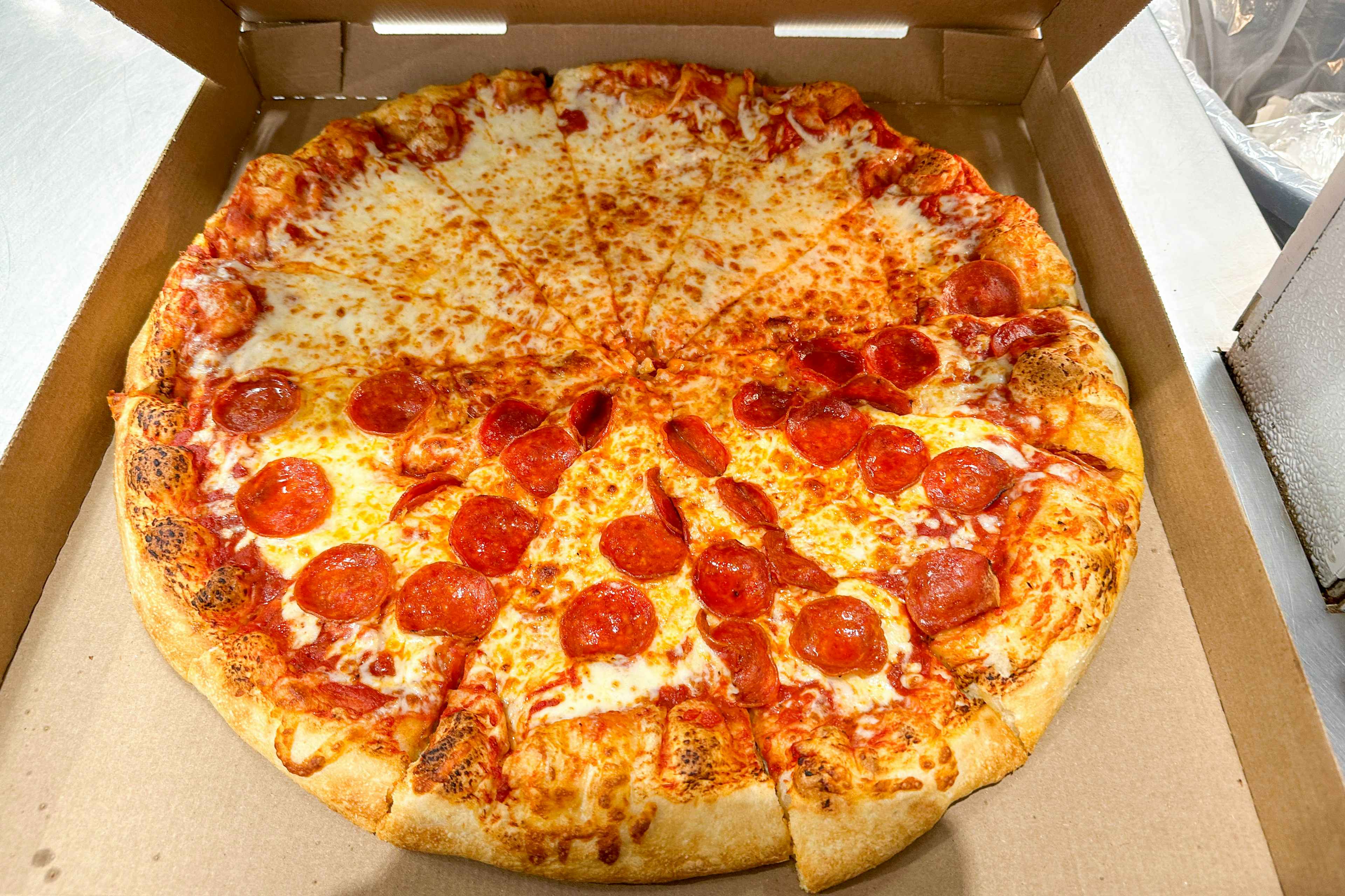 How Many Slices In A Large Costco Pizza