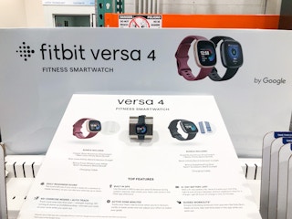 costco fitbit versa 4 fitness smartwatch jan 2023 1673272548 1673272549