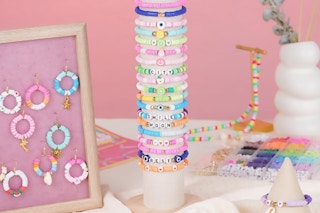 B0DSRSM4D6 Bracelet Making Kit