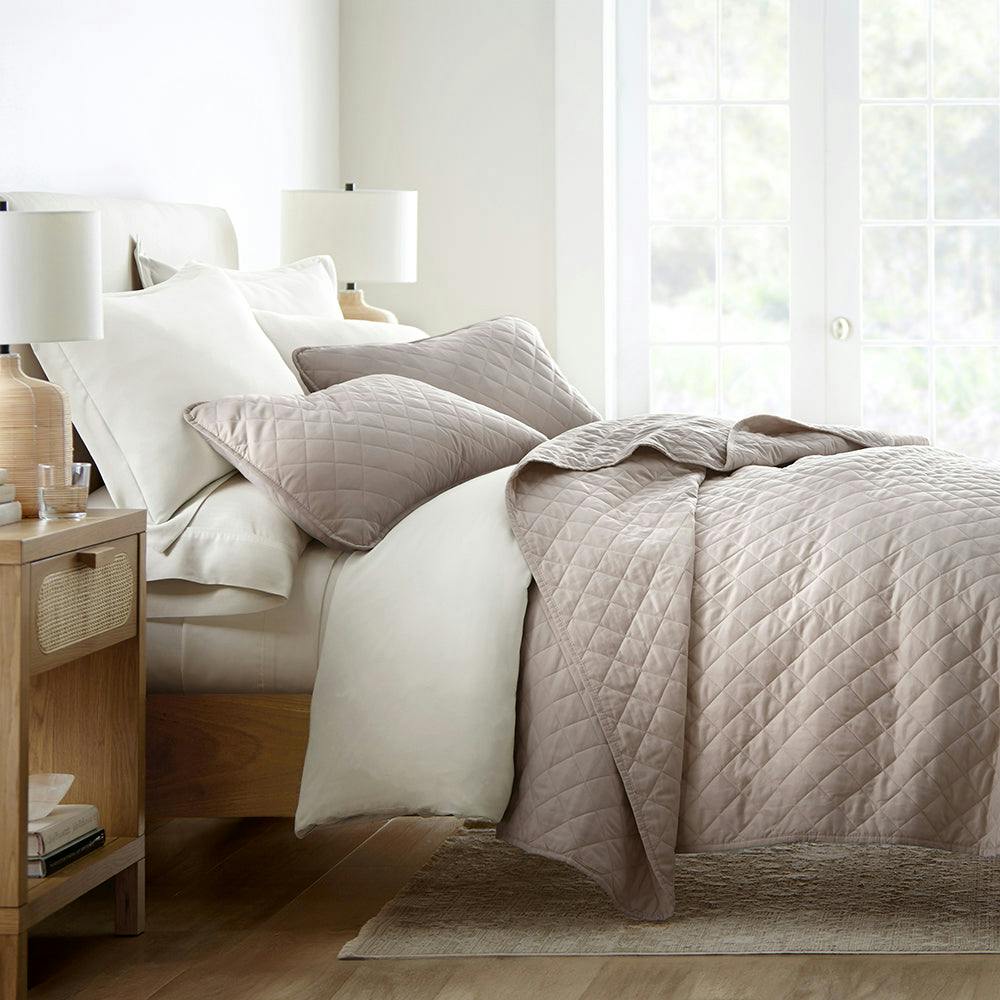 Linens & Hutch Quilted Coverlet Set