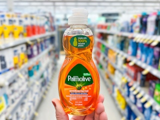 hand holding palmolive dish soap