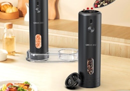 a salt and pepper grinder set