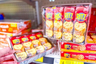 hand holding ritz peanut butter crackers