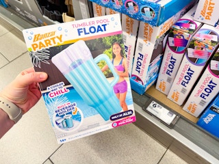 aldi-pools-052825-banzai-tumbler-pool-float