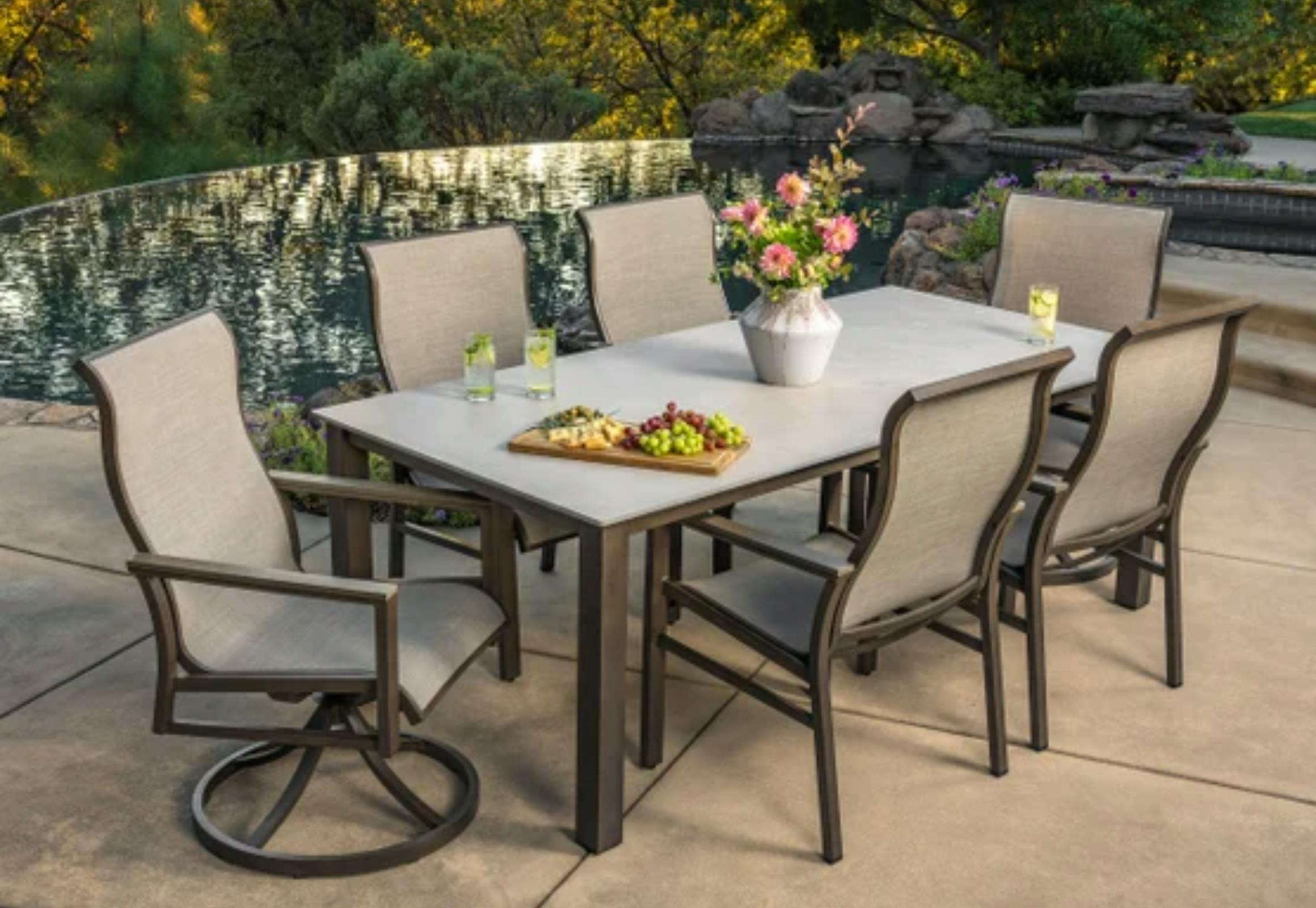 SunVilla Nichols Patio Dining Set