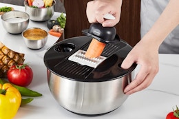 Mixing bowls with grater B09ZY5H3C9