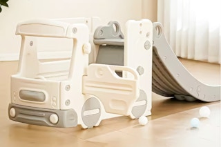 Lifestyle image of Vevor toddler slide playset in home setting