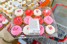 costco-valentines-day-cupcakes