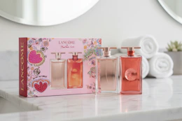 a mothers day lancome perfume set