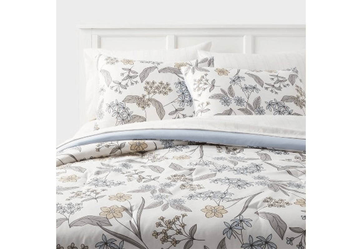 Room Essentials Comforter Set