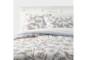 Room Essentials Comforter Set