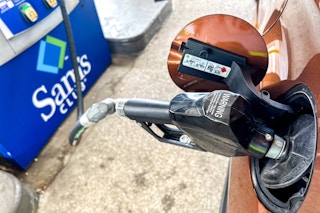 gas from sams club filling up a car