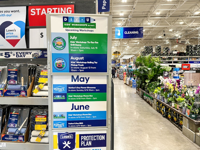 Lowes Diy and summer schedule signage