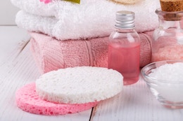 50 Compressed Facial Sponges, Just $7 on Amazon card image