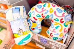 aldi-bluey-travel-blanket-and-neck-pillow