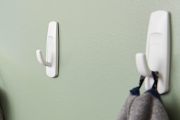 command hooks on wall