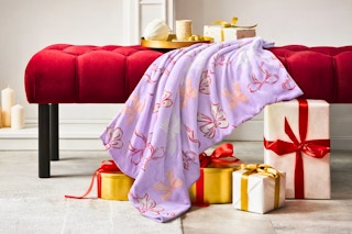 Walmart-Way-to-Celebrate-Valentines-throw-blankets