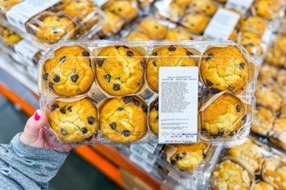 costco-vanilla-chocolate-chip-muffin