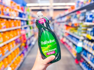 hand holding Palmolive dish soap
